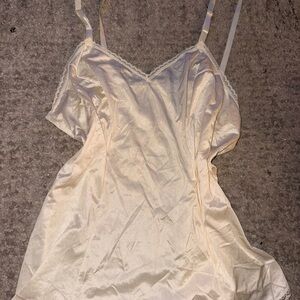 Vanity Fair Cream Chemise